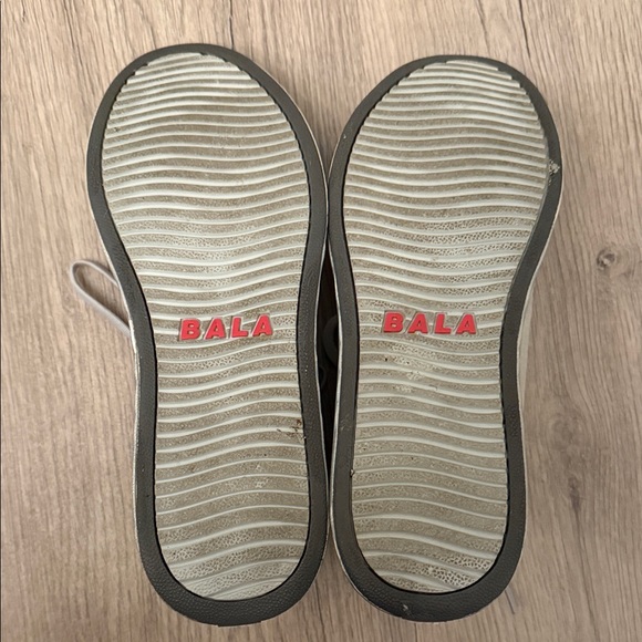 BALA Gray and Red Women’s Sneakers Sz 7.5 - Picture 4 of 4